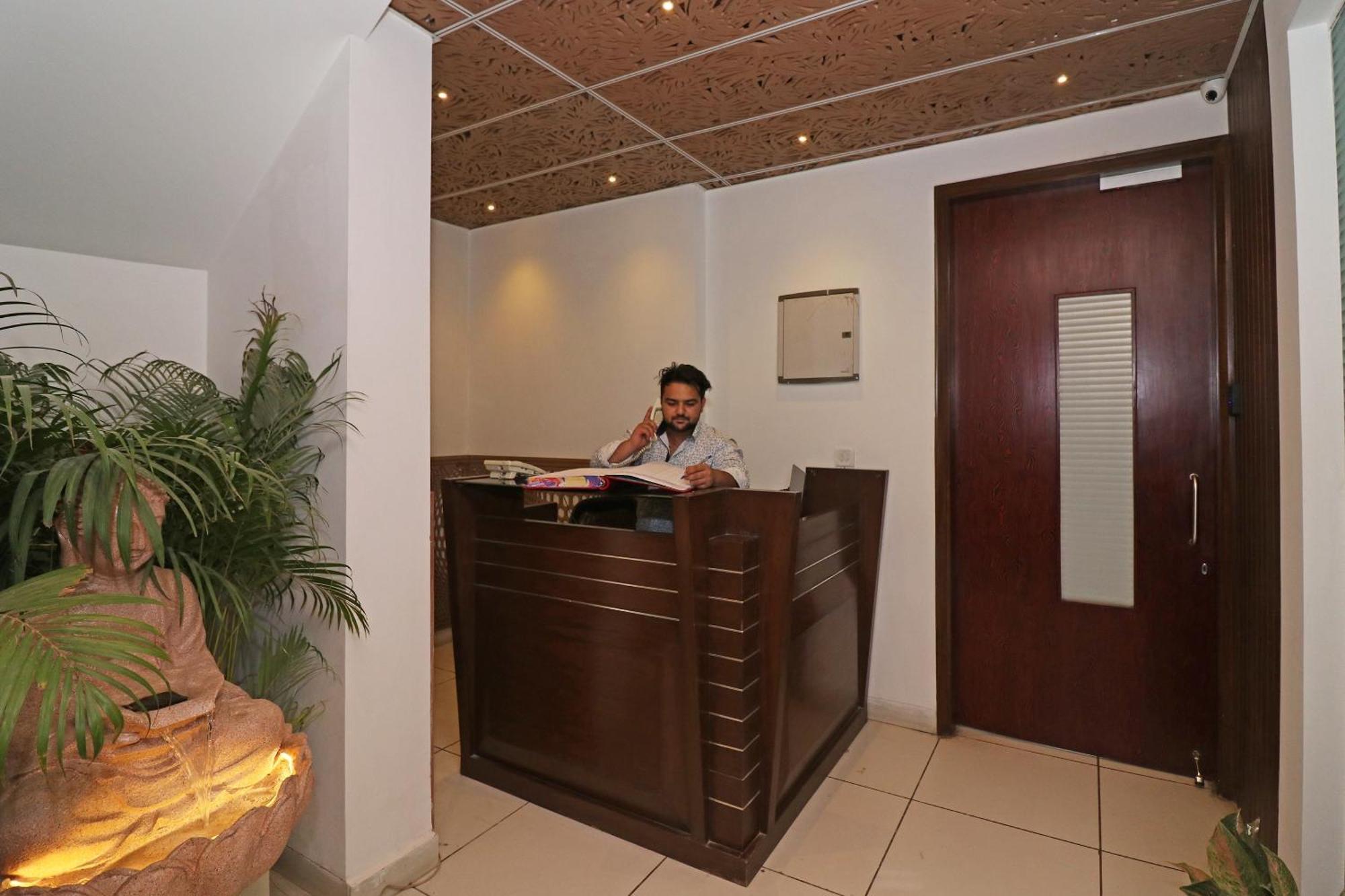 Wonderland Inn Near Aravali Biodiversity Park Gurgaon Exterior photo
